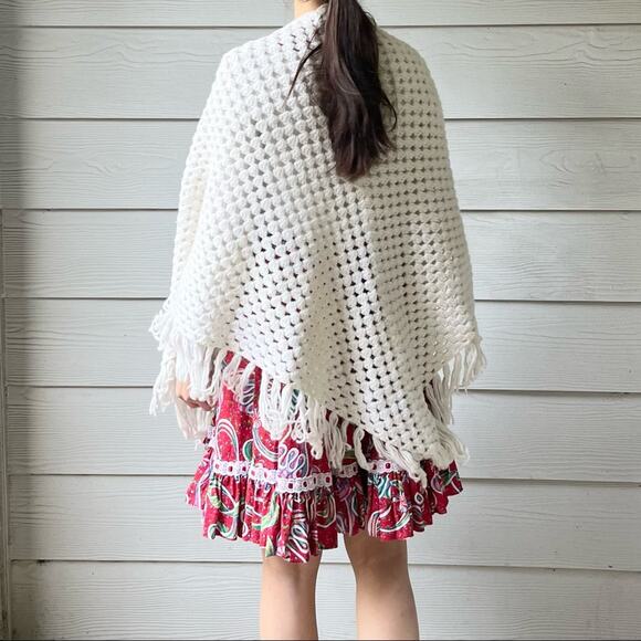 Handmade Crochet Shawl Wraps in White.--DA5 - Picture 10 of 12